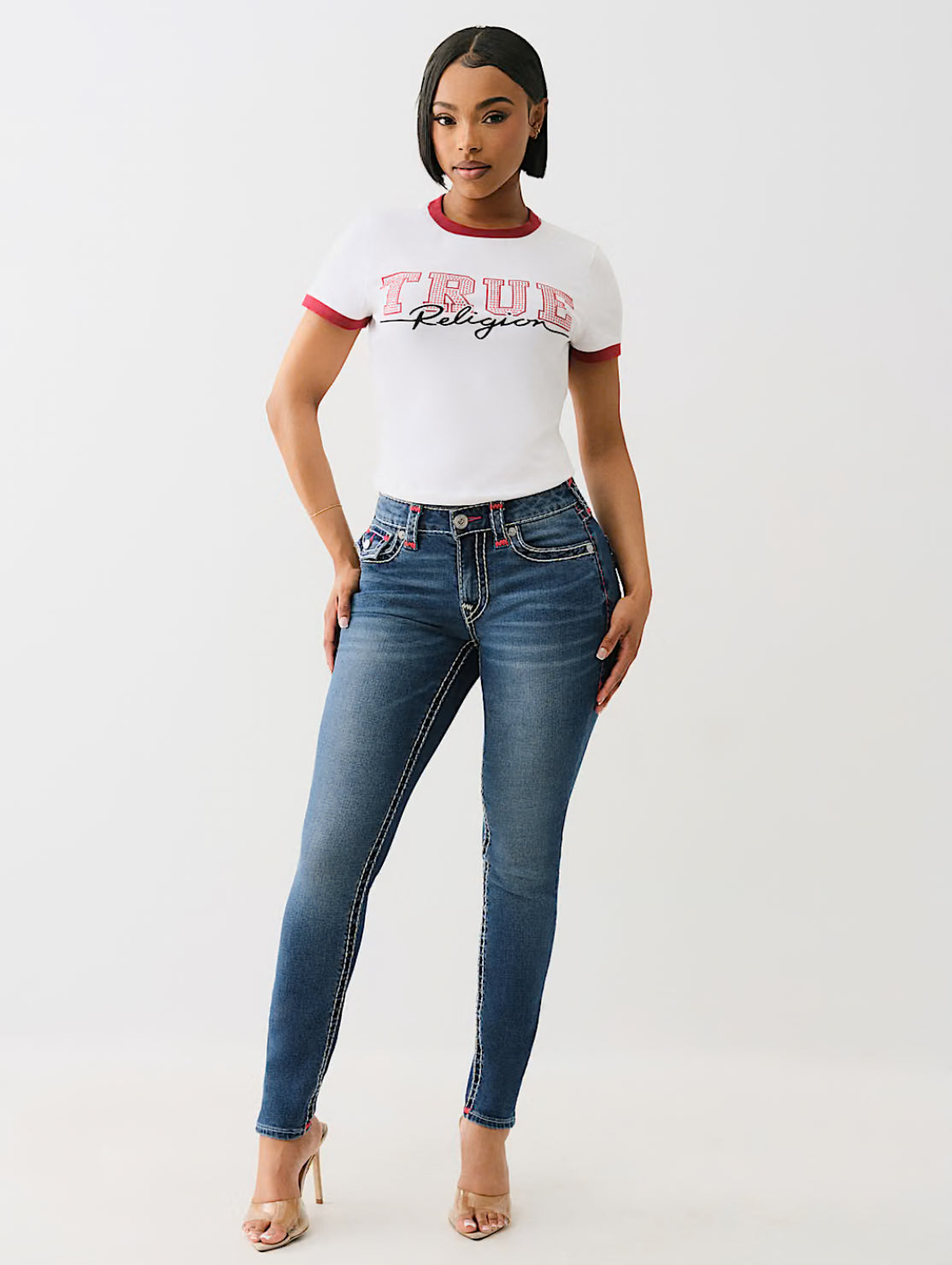 EXCLUSIVO EN LÍNEA CAMISETA PEQUEÑA CON BORDE Y DETALLE EN CRISTAL